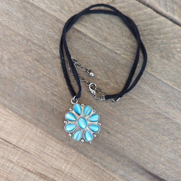 Vtg Silver-toned Flower Choker / Necklace w/ Blue Opalescent Stones / Black Cord - Picture 2 of 9